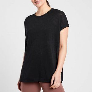 ATHLETA BLACK SCOOP SHORT SLEEVE RELEASE BREEZY TEE
